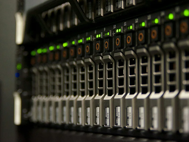 YenGear IoT AI data center cooling solution connecting CDU, chiller, and pump RS232/RS485 data to IP networks for cloud monitoring
